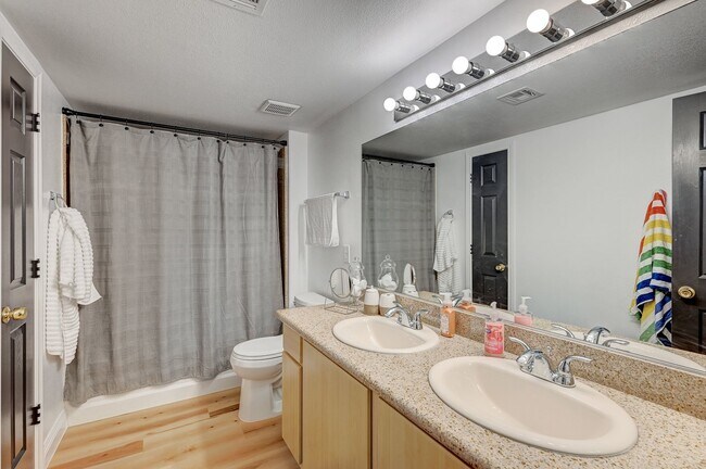 Building Photo - Fully Furnished 3BD/2BA in SW Vegas | Gate...