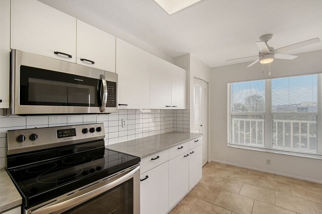 Building Photo - Completely Updated 2 Bed 2 Bath In Ironwoo...