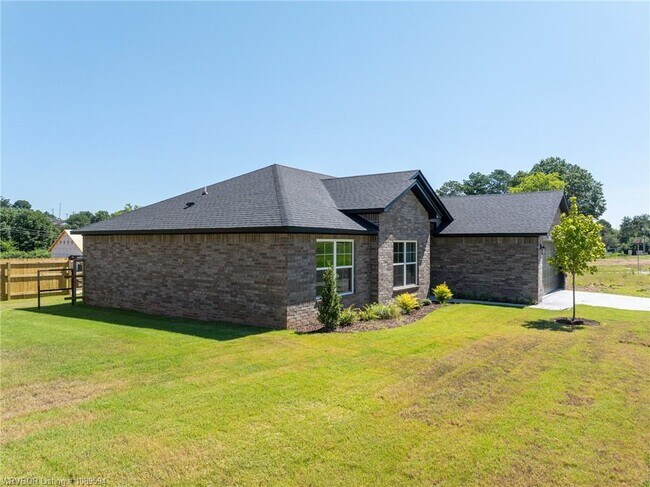 Building Photo - 1020 Hunter Dr
