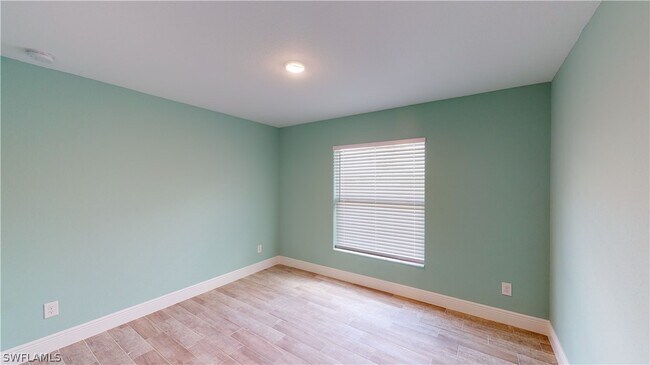 Building Photo - 621 NW 7th Pl