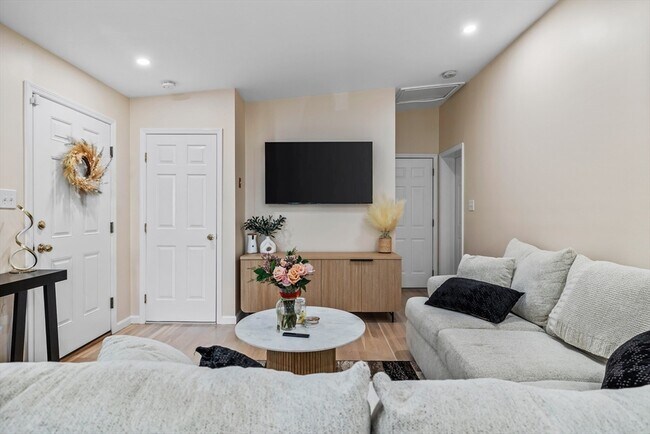 Building Photo - 124 Washington St