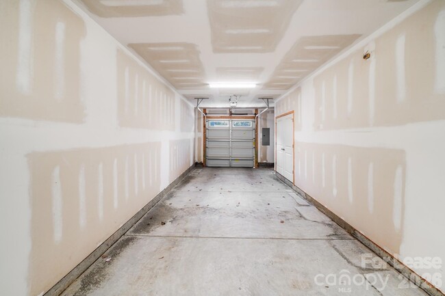 Building Photo - 334 Simeon Dr