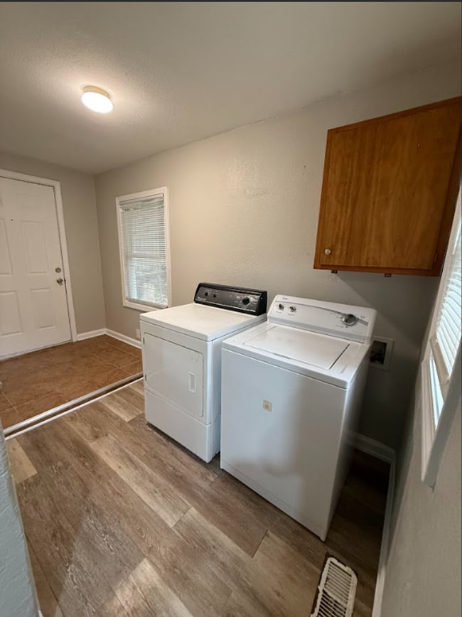 Building Photo - Beautifully Remodeled 3-Bedroom Single Fam...