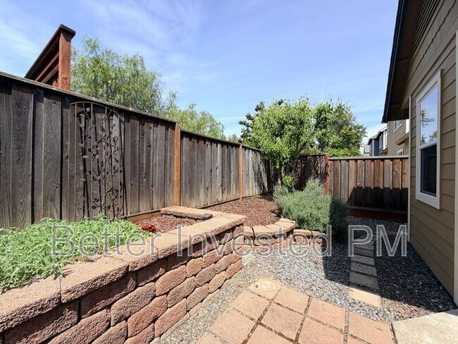 Building Photo - 1743 Waltzer Rd
