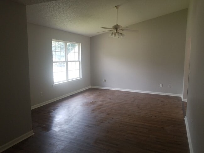 Building Photo - 737 Andra Dr