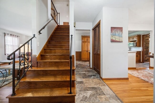 Building Photo - 10527 Morgan Ave S