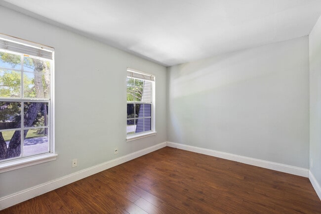 Building Photo - 217 Georgian Park Dr