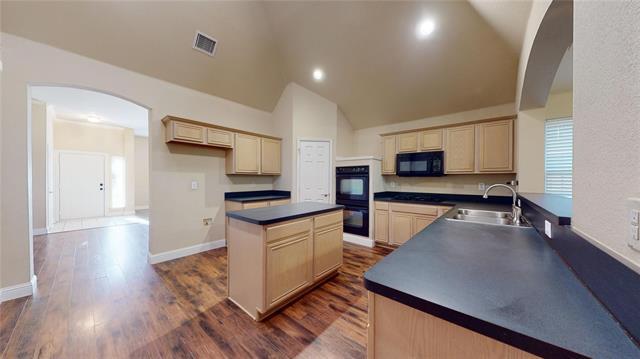 Building Photo - 7601 Maplewood Dr