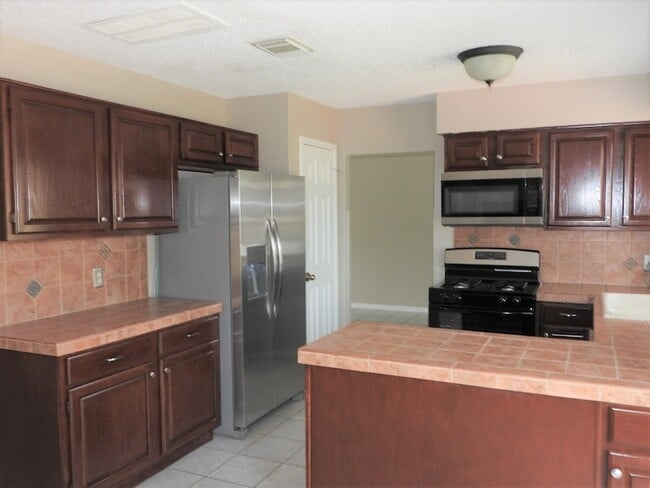 Building Photo - 3107 Rimrock Dr