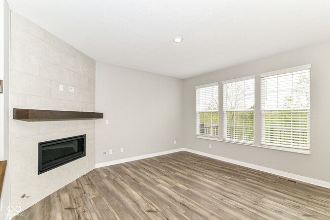 Building Photo - 6878 Sunstone Pl