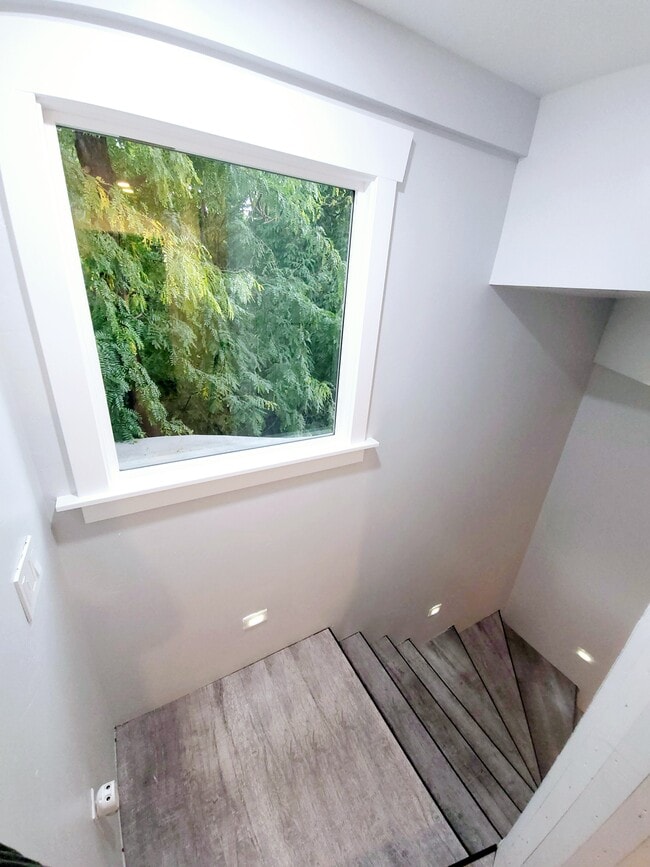 Building Photo - 699 N 600 E