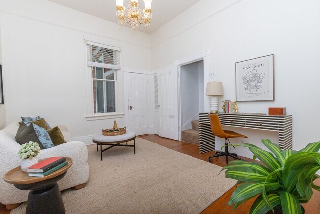 Building Photo - 703 Manzanita Ave