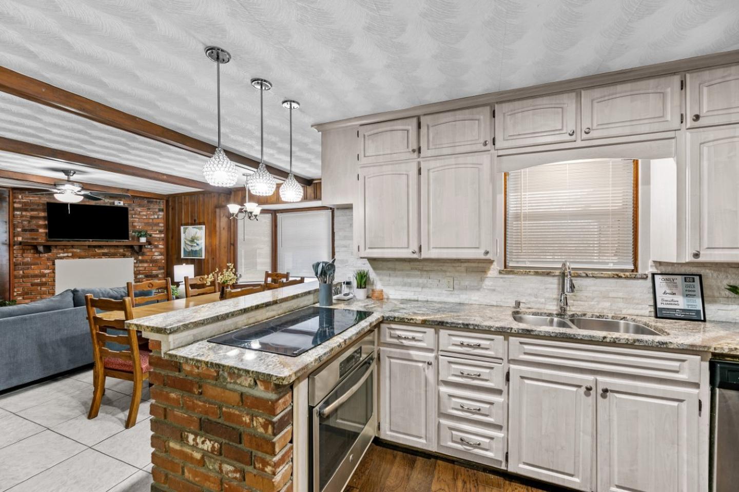 Building Photo - Charming Fort Worth Home with a Spacious B...