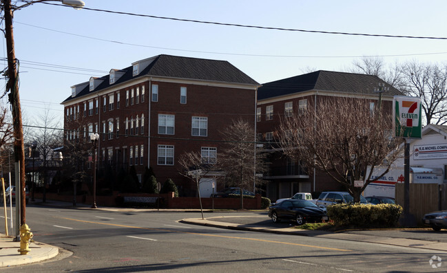 Building Photo - Lincoln Courts