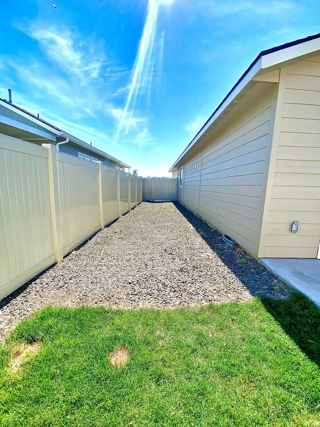 Building Photo - 3 Bedroom 2 Bath  PET FRIENDLY home in SW ...