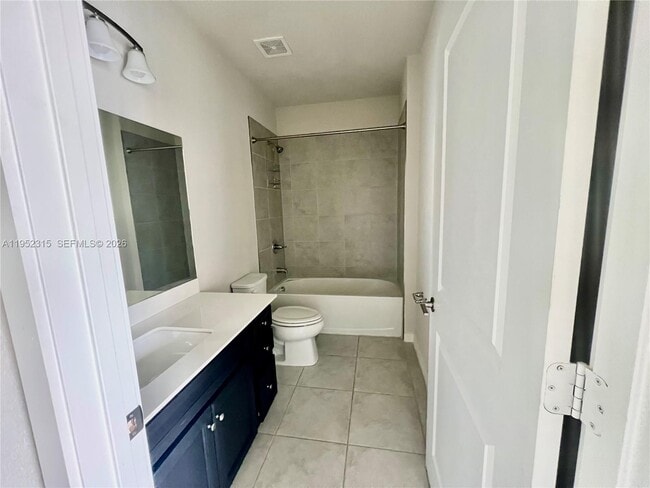 Building Photo - 1045 NW 4th Ter