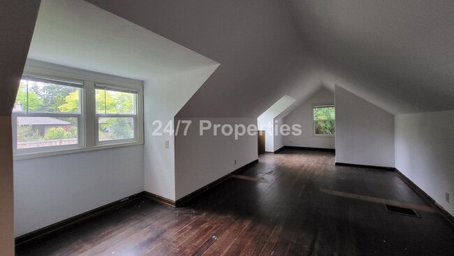 Building Photo - Charming 3BD | 2BA Cottage + Bonus Room - ...