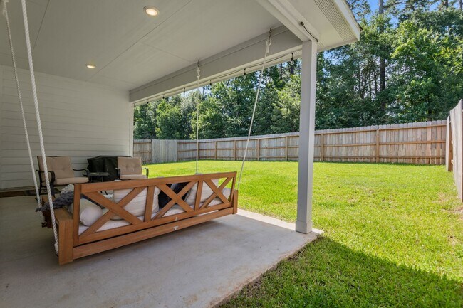 Building Photo - 560 Newcomb Holw Dr