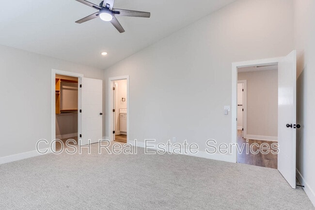 Building Photo - 8441 W 37th Ct N