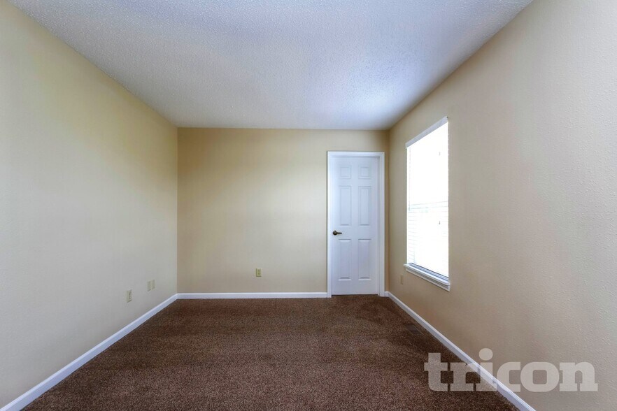 Building Photo - 8847 Himebaugh Ln