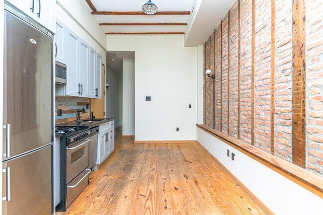 Building Photo - 208 Starr St