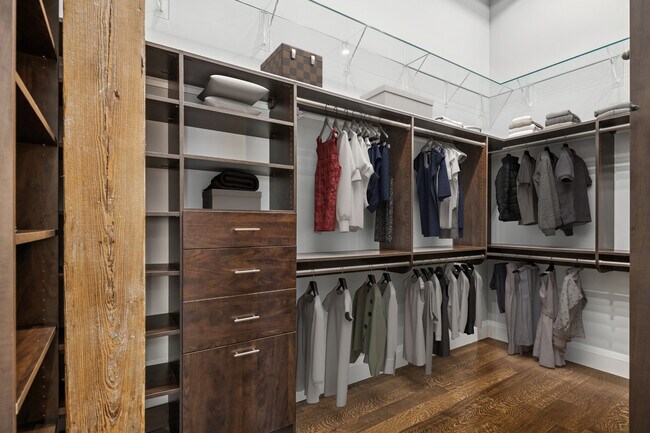 Building Photo - 1000 W Washington Blvd