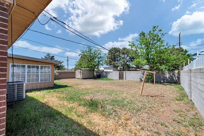 Building Photo - 1311 E 52nd St