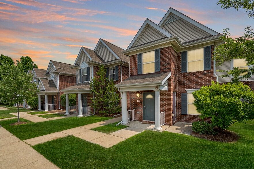 Private Entrance - The Pointe at Canton