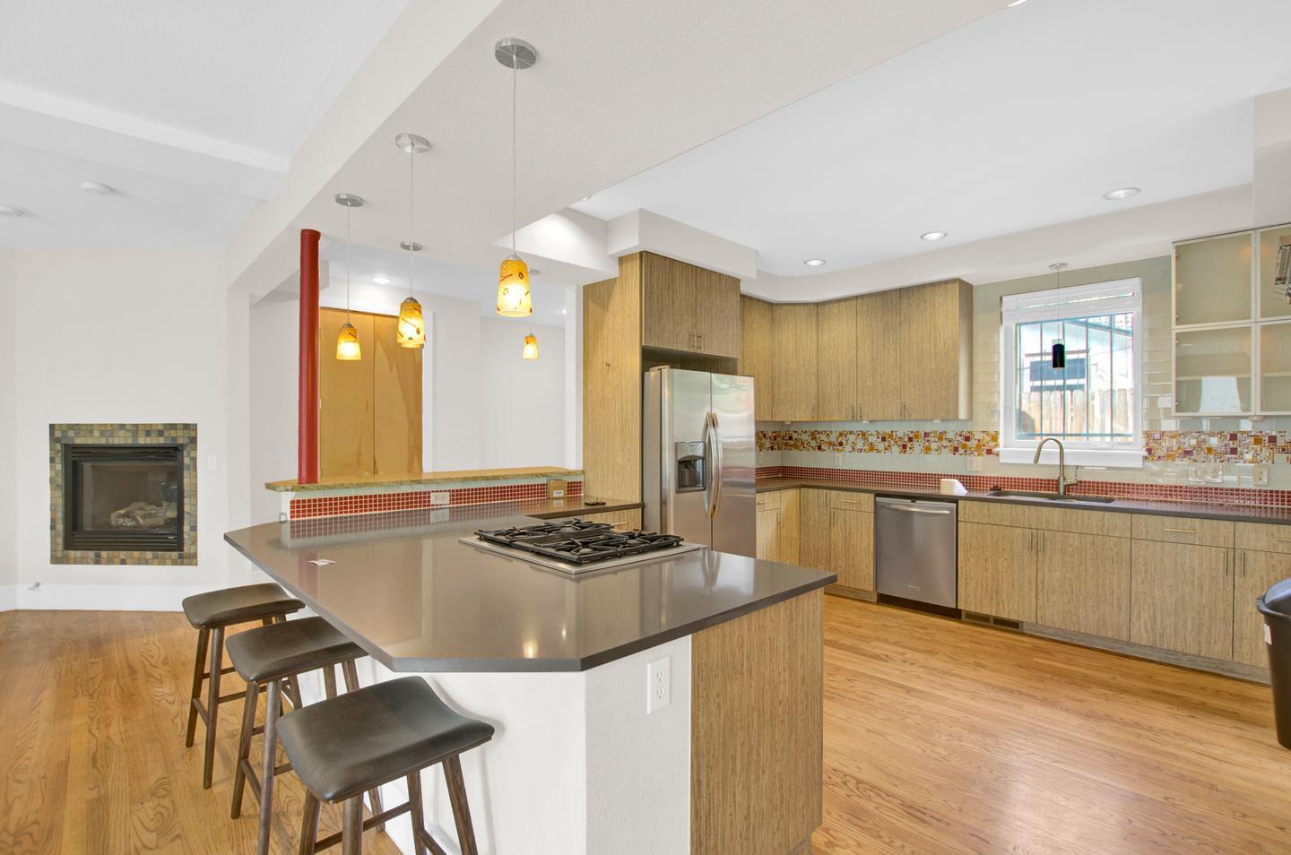 Building Photo - Contemporary Whittier home with wraparound deck