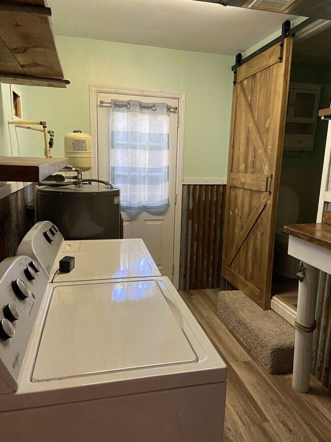 Building Photo - Beautiful home in Emerald Isle.