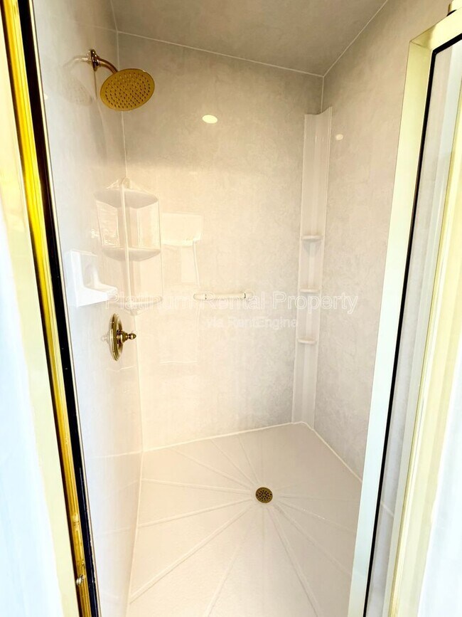 Building Photo - 7020 Grassmoor Grange Way