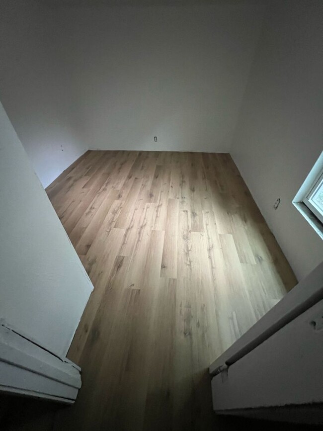 Building Photo - Section 8 Welcome – 4 Bed, 2 Bath Home Nea...