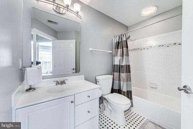 Building Photo - 947 Harrison Cir