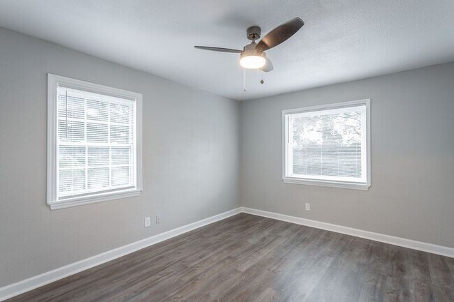 Building Photo - 1006 Glenwood Dr