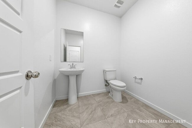 Building Photo - 1529 Layla Crossing Ave