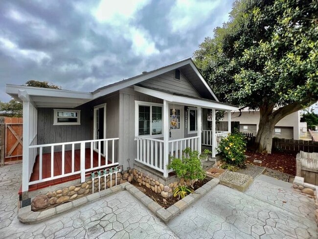 Primary Photo - Beautiful, historic, Ocean Beach Cottage i...
