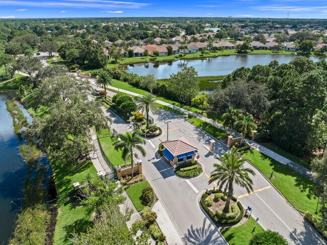 Building Photo - 1594 SW Harbour Isles Cir