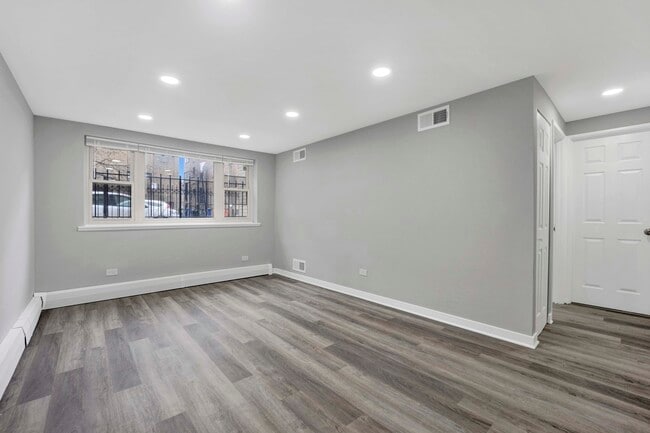 Building Photo - 3161 N Cambridge Ave