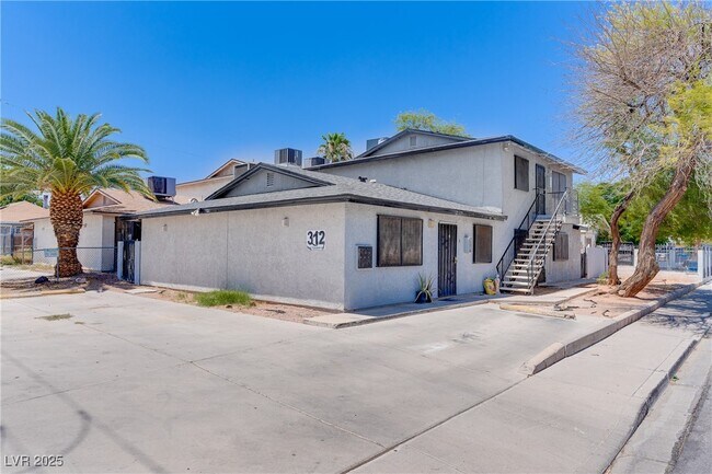 Building Photo - 312 E Tonopah Ave