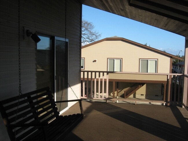 Building Photo - 824 SE Jensen St