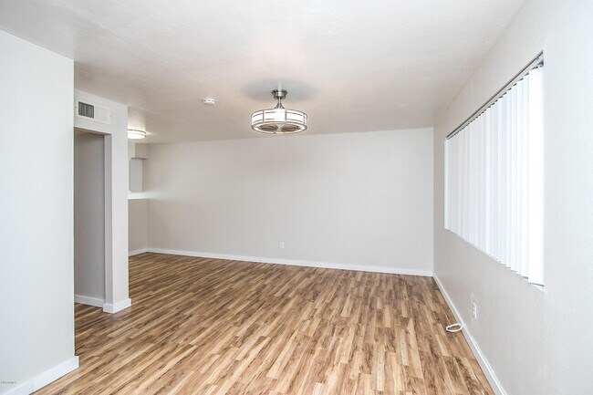 Building Photo - 402 S Beck Ave