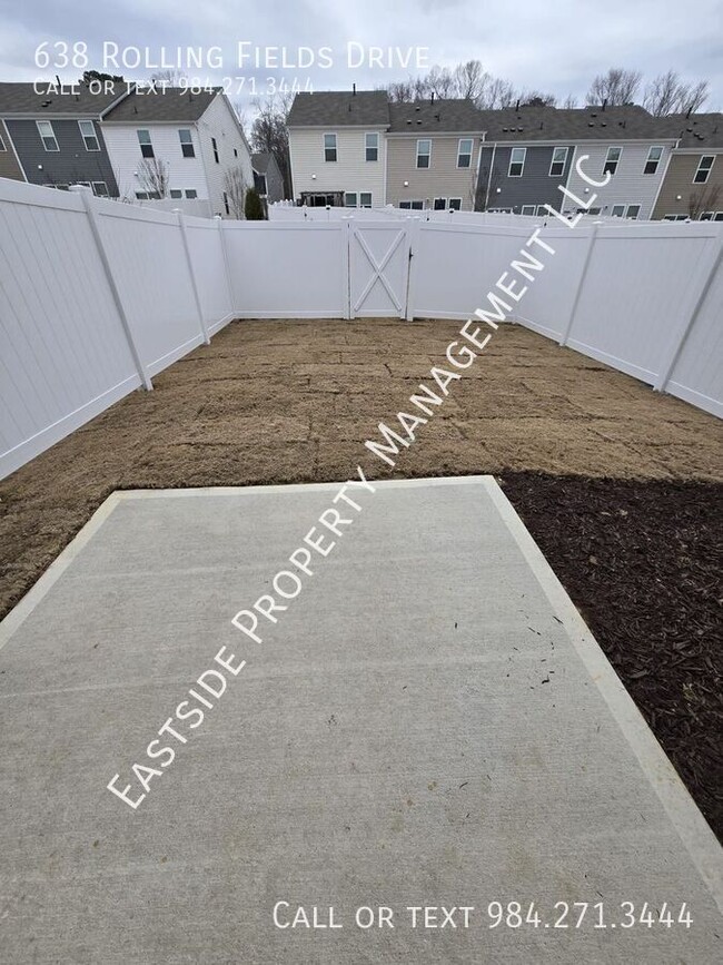 Building Photo - Brand-New town house backed with fence! St...