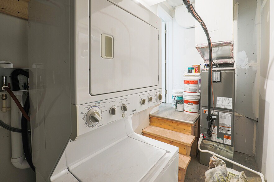 Washer/Dryer - 2841 Round Rd