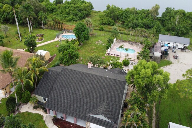 Building Photo - 10690 Barn Rd