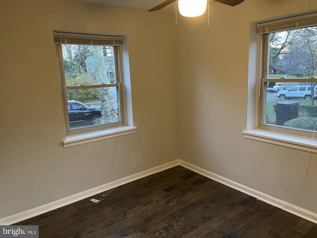 Building Photo - 203 Sycamore Ave