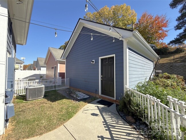 Building Photo - 1903 Lela Avenue