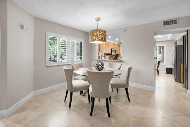 Building Photo - 15321 Strathearn Dr