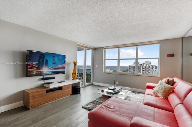 Building Photo - 3015 N Ocean Blvd