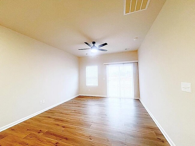 Building Photo - 7 Vine House Dr