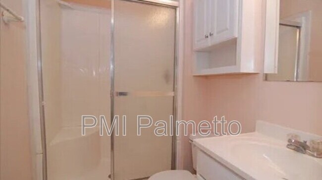 Building Photo - 1005 Wando St